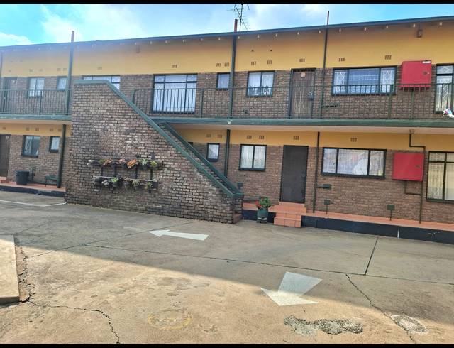 2 BEDROOM TOWNHOUSE FOR SALE IN GREENHILLS